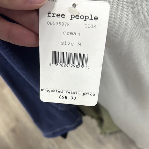 Free People White and Red Raglan 3/4 Sleeve Asymmetrical Blouse NWT - Picture 2 of 2